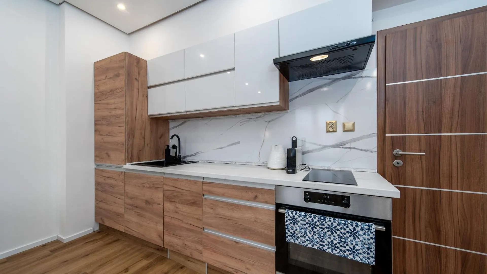 Spacious Flat Near City Center Prague Apartment
